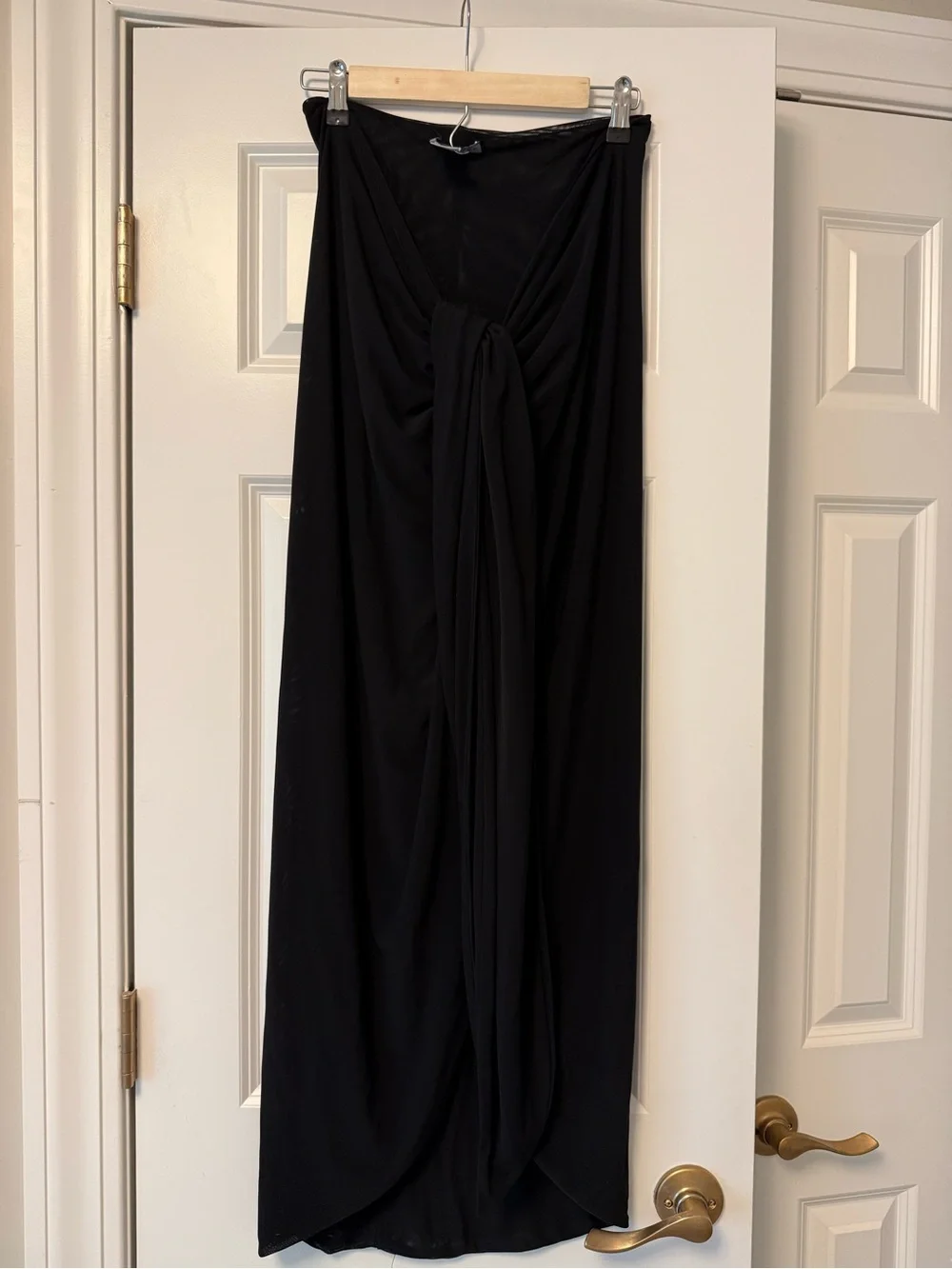 JUXLABEL Black Sarong